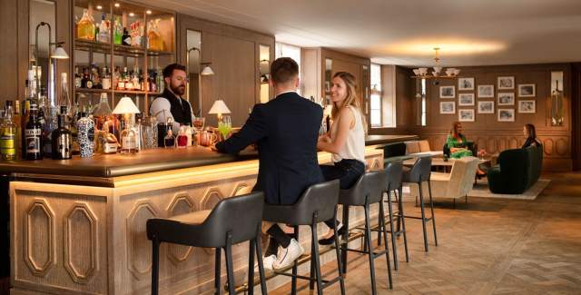 Bar Condé du Grand Pavillon à Chantilly - Hôtel 4 étoiles Chantilly  