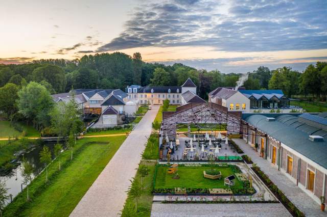 Vue aérienne du Grand Pavillon à Chantilly - Hôtel 4 étoiles Chantilly  