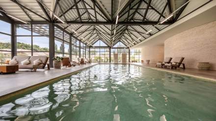 <span><span>Piscine Spa Sothys du Grand Pavillon à Chantilly</span></span><br />