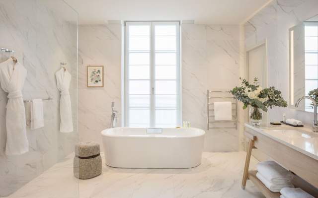 Salle de bain du Grand Pavillon à Chantilly - Hôtel 4 étoiles Chantilly  