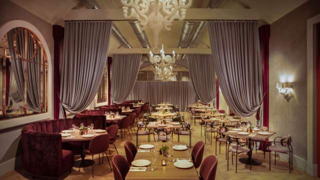 Table at Grand Pavillon in Chantilly - 4-star Hotel Chantilly  